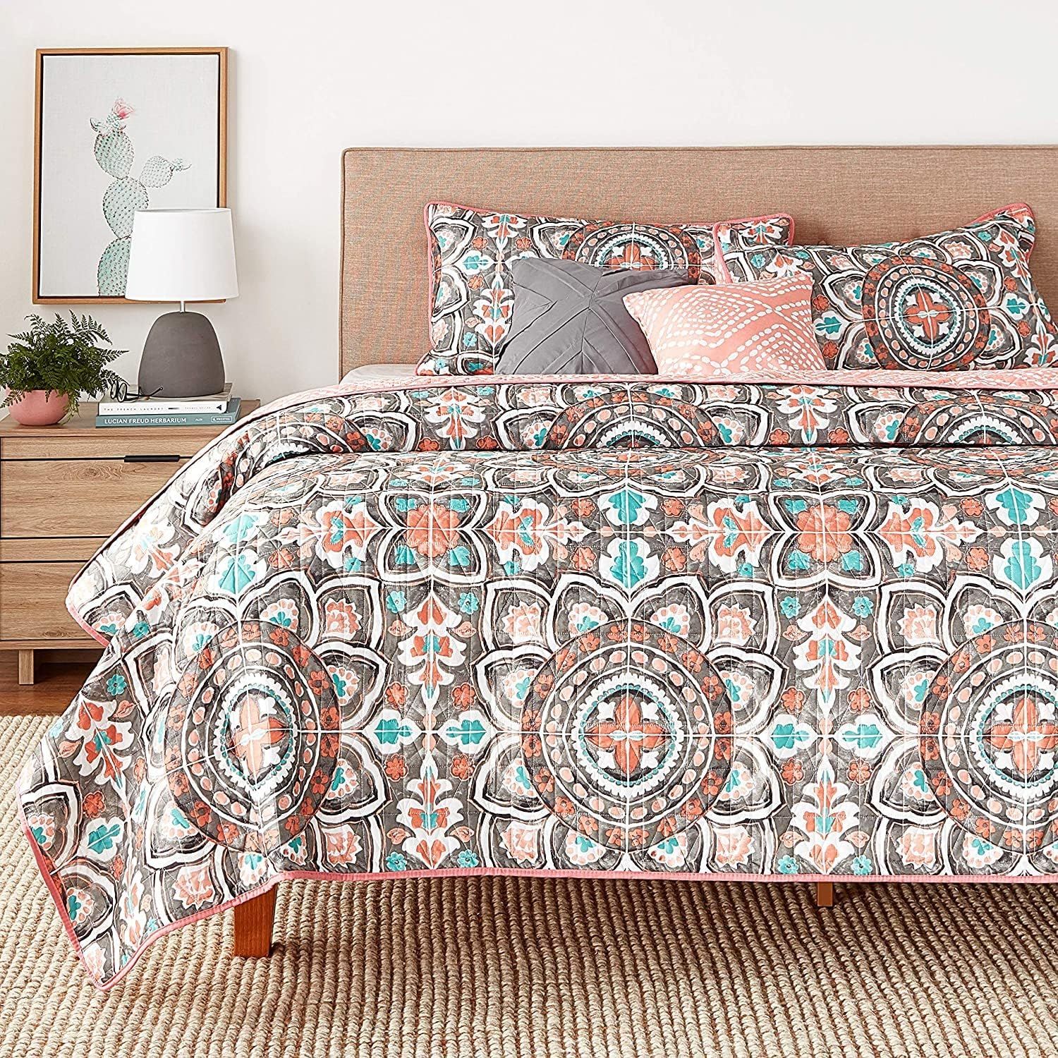 Ibiza Coral Reversible Microfiber Queen Quilt Set