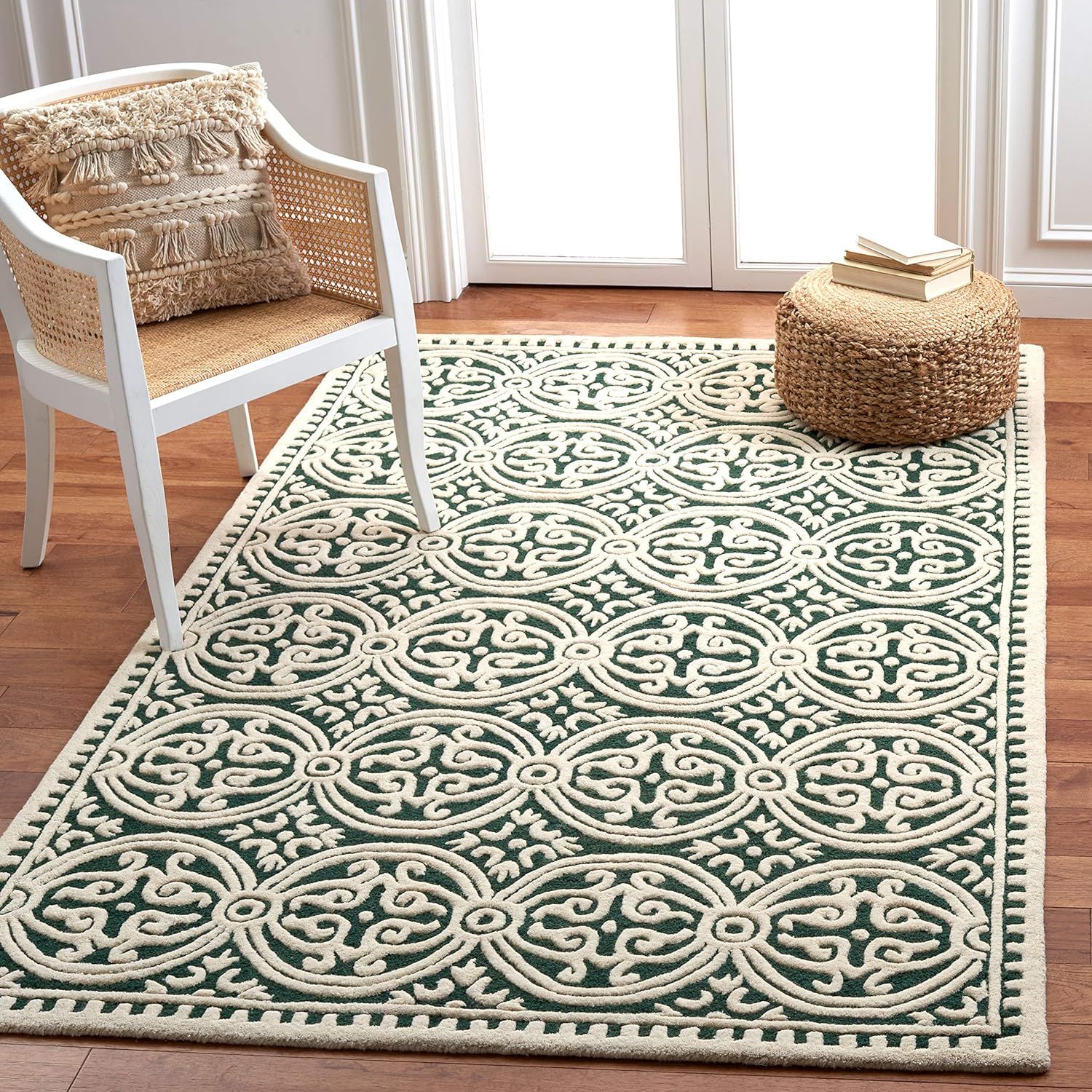 Hand-Tufted Dark Green and Ivory Wool Area Rug 3' x 5'