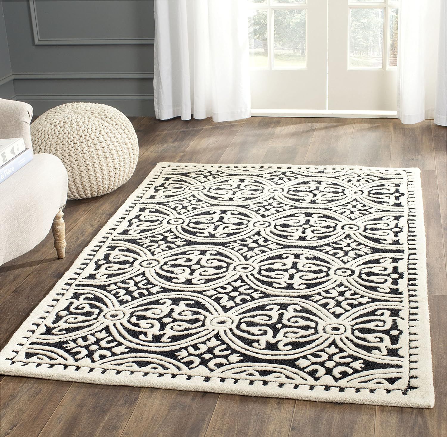 Hand-Tufted Dark Green and Ivory Wool Area Rug 3' x 5'