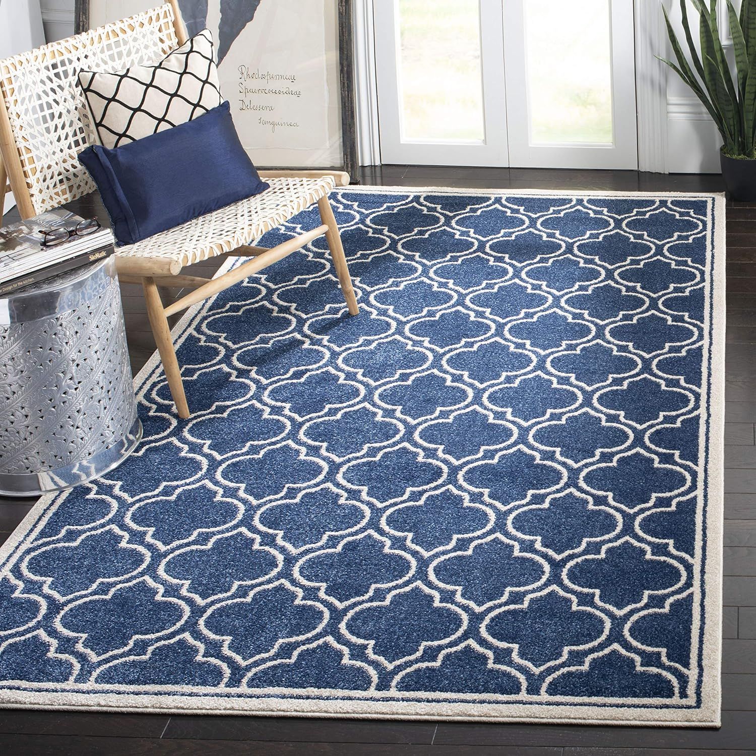 Navy & Ivory Reversible Washable Synthetic Area Rug 5' x 8'