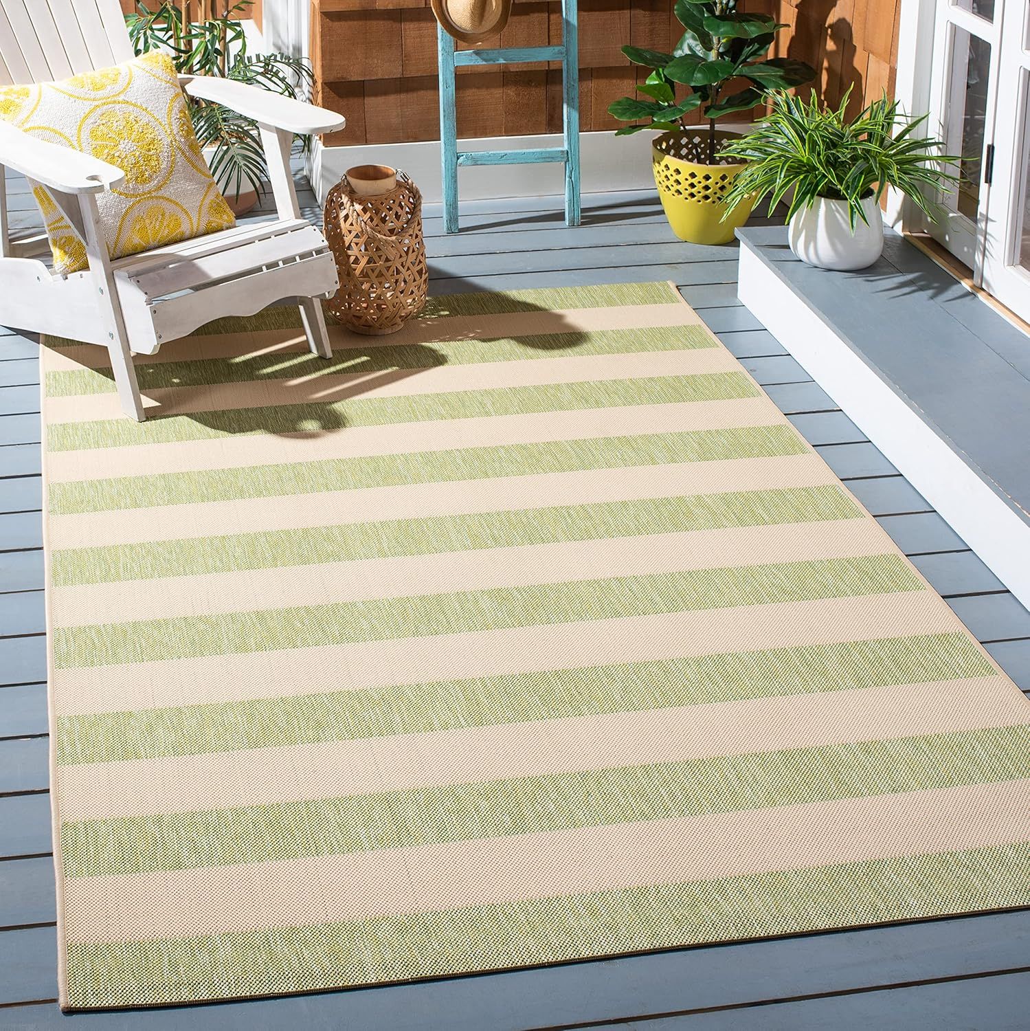 Courtyard Beige and Sage Green Synthetic Outdoor Rug 2' 7" x 5'