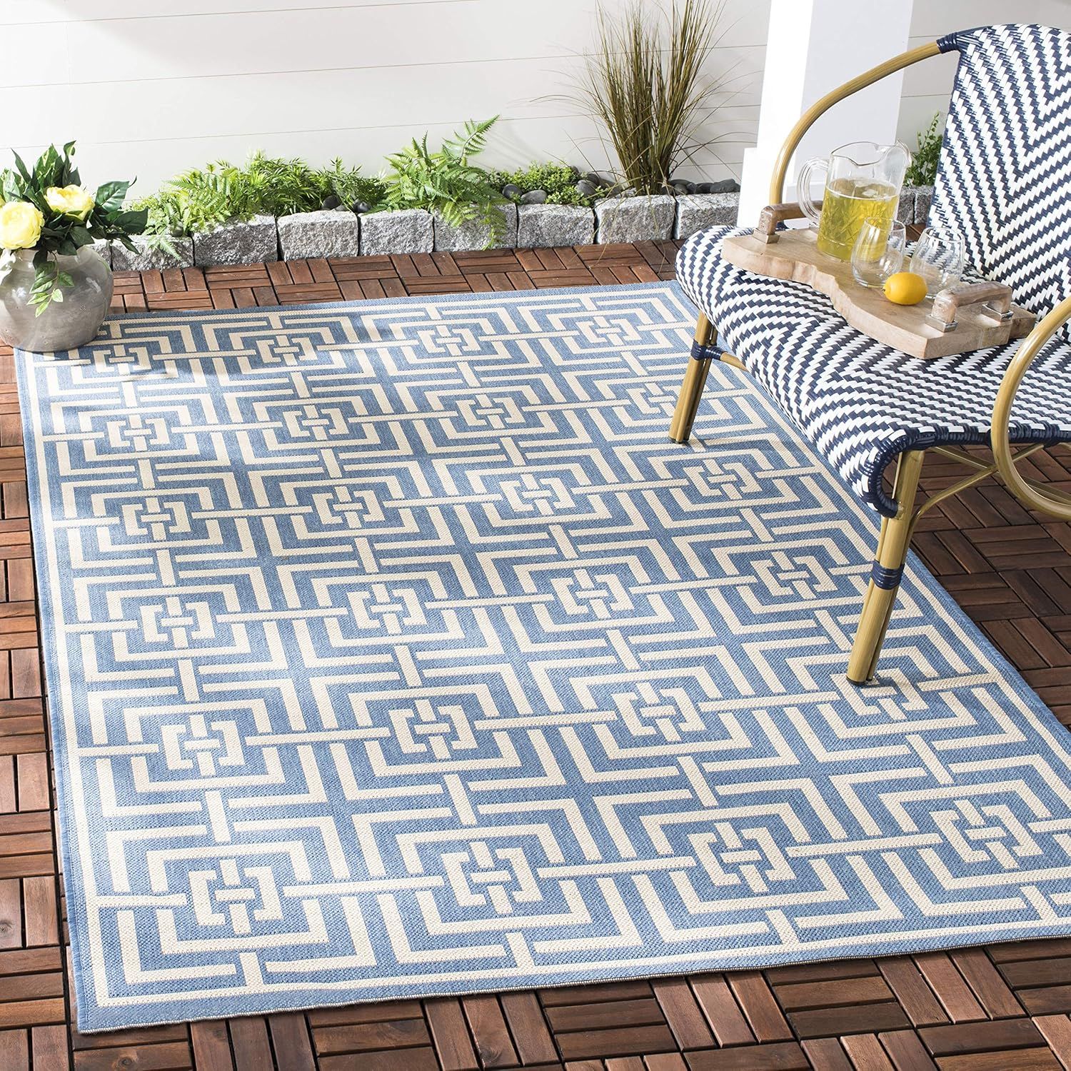 Blue and Cream Geometric Indoor/Outdoor Rug 3' x 5'