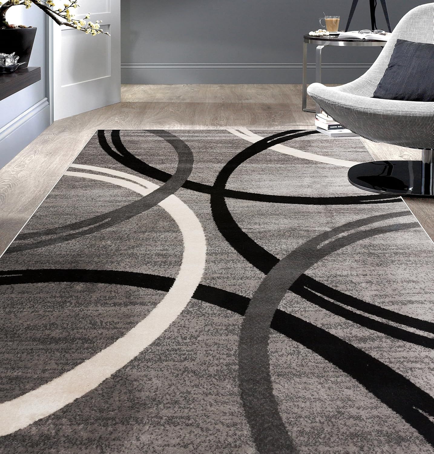 Gray Abstract Circles Design Easy Care Area Rug 6'6" x 9'