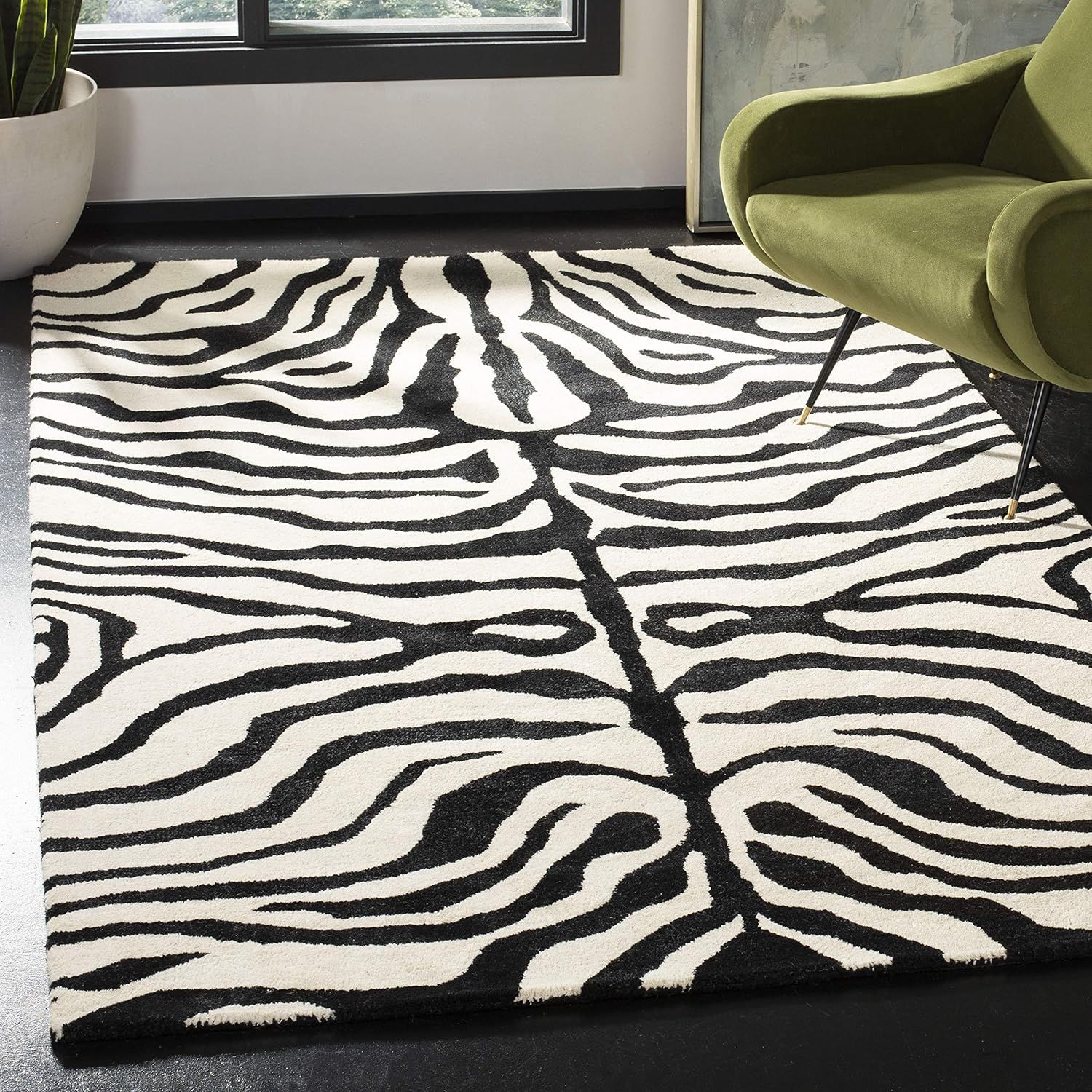 Handmade Black and White Tufted Wool Area Rug, 6' x 9'