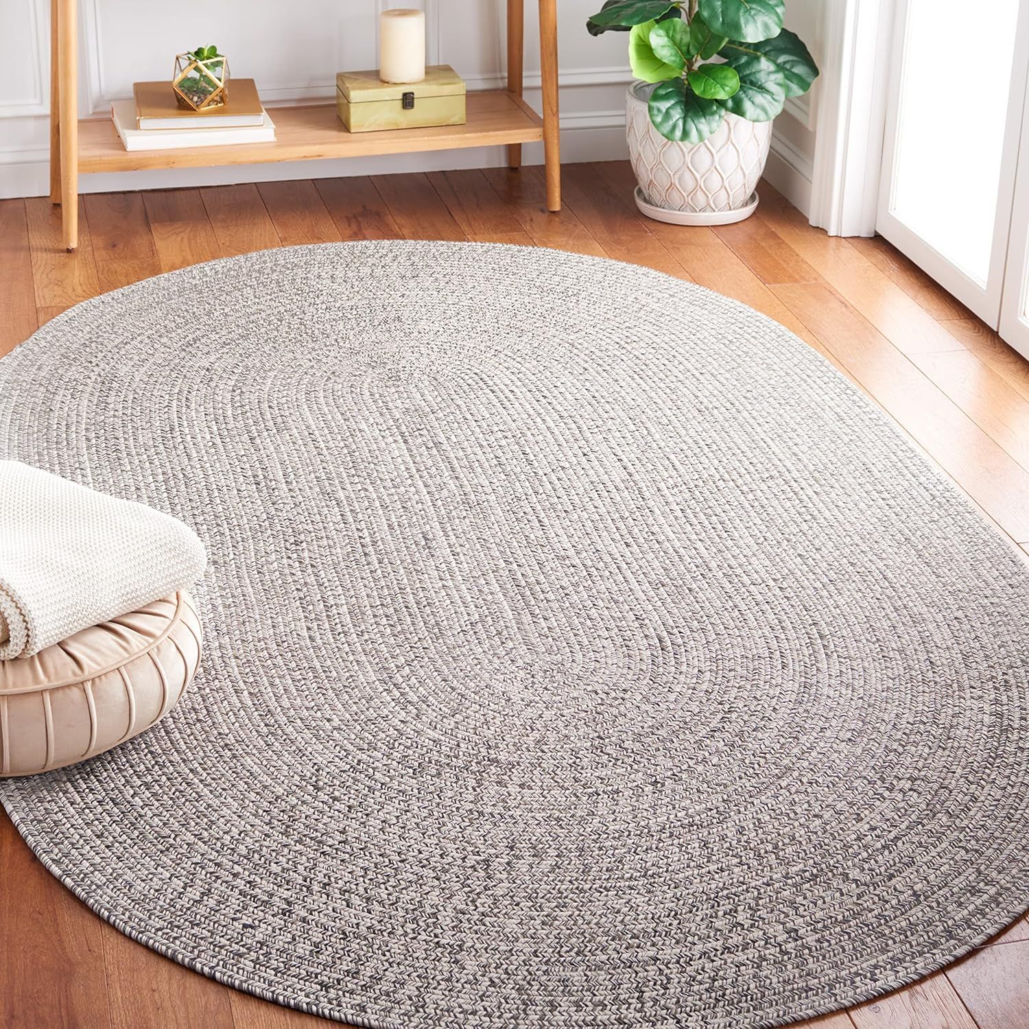 Handmade Grey/Ivory Braided 5' x 8' Oval Synthetic Rug