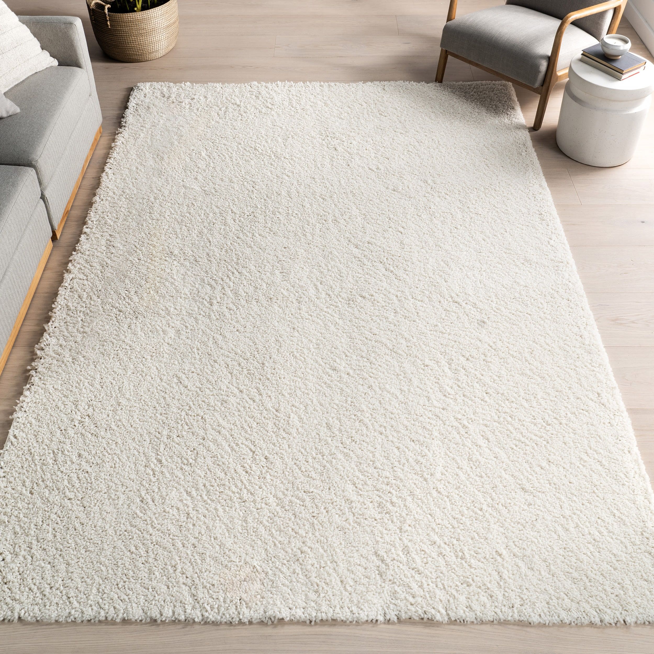 Plush Reversible White Shag Synthetic 4' x 6' Area Rug