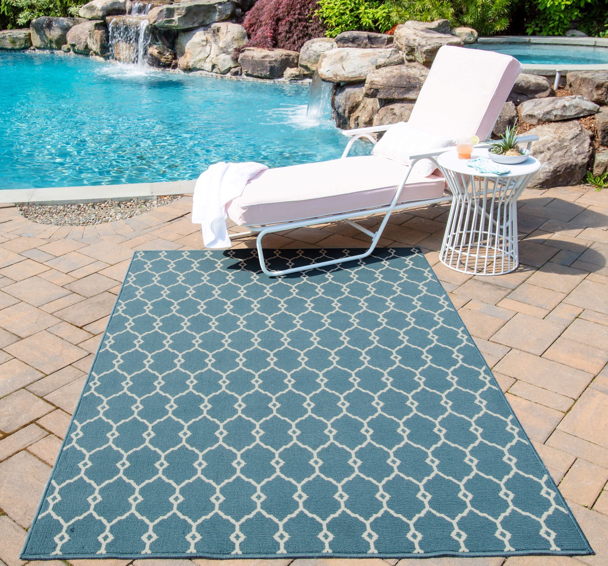 Momeni Baja 2 x 3 (ft) Polypropylene Blue Rectangular Indoor/Outdoor Trellis Coastal Area rug
