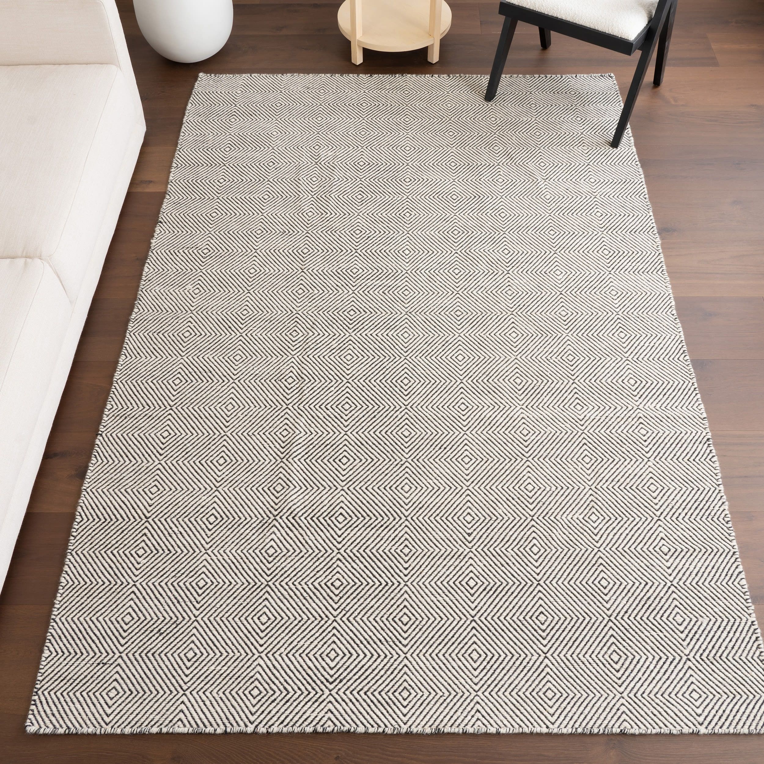 Handmade Concentric Diamond 10' x 14' Ivory Wool Area Rug