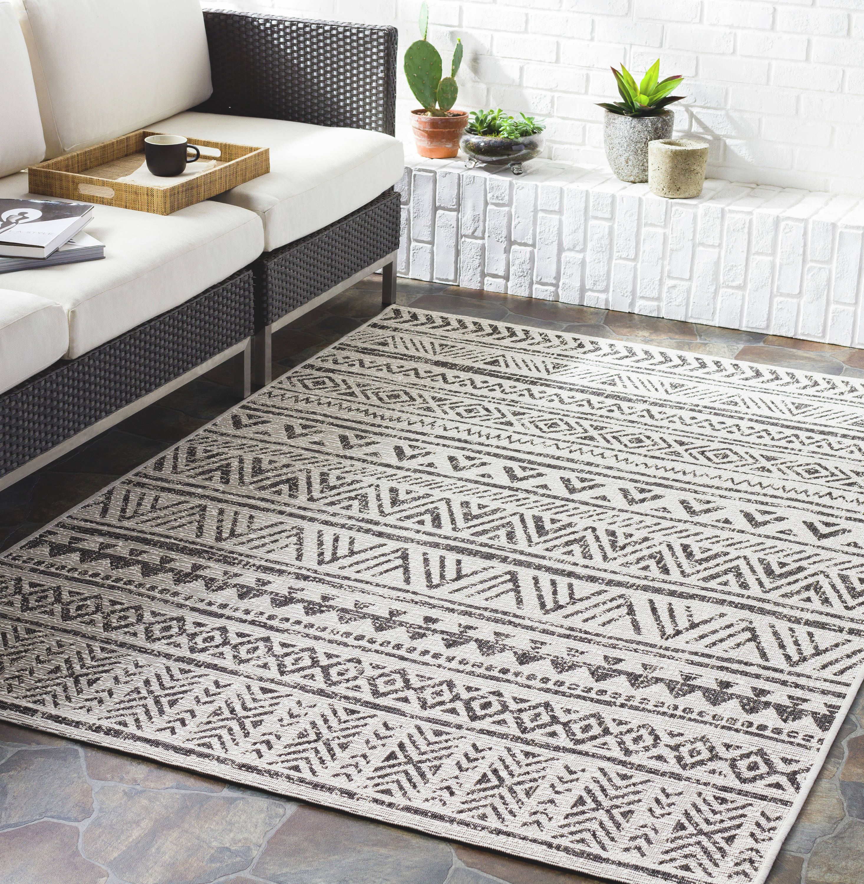 Eagean Black Geometric Reversible Stain-Resistant Synthetic Rug