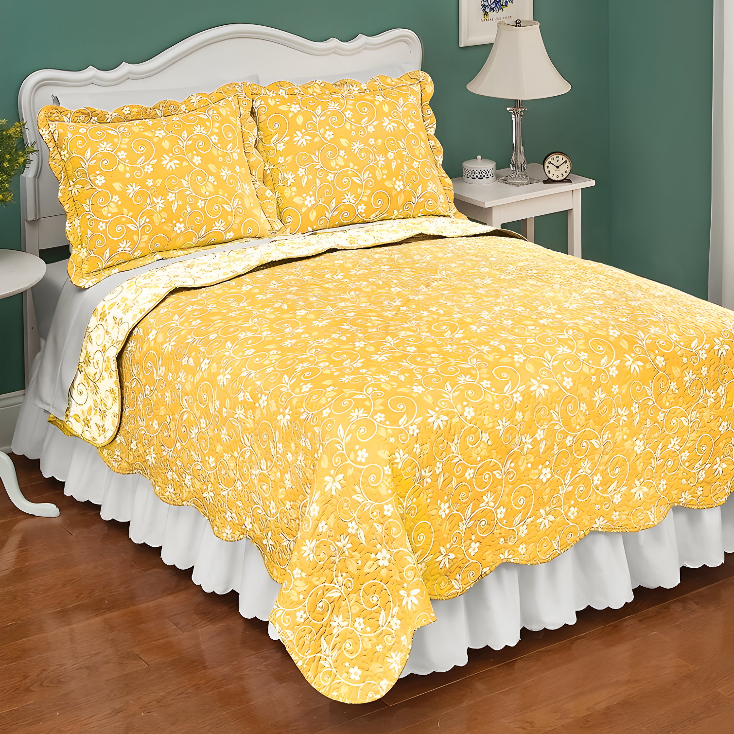 Yellow Reversible Floral Full Quilt with Scalloped Edges