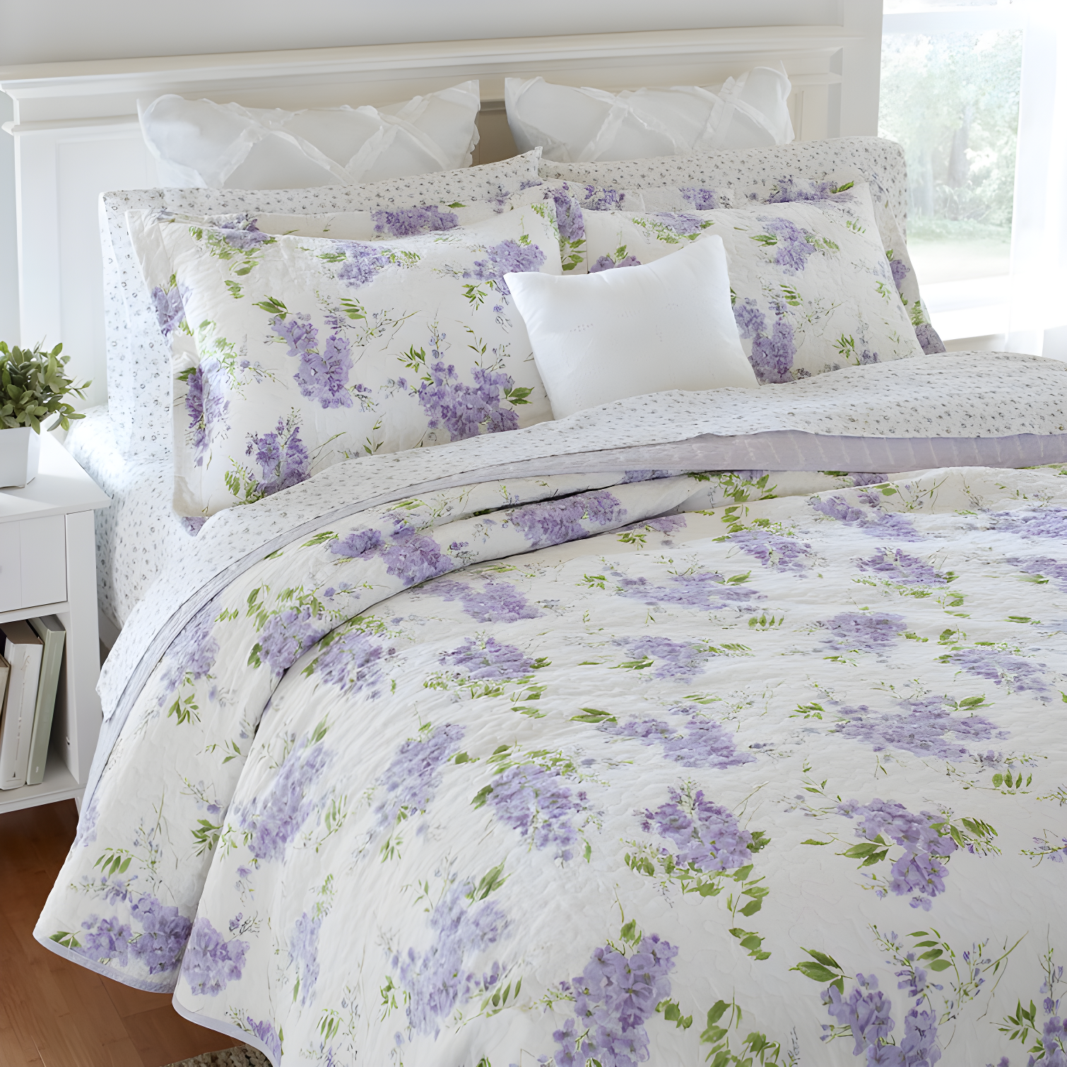 Lilac Wisteria and Green Leaves Reversible Cotton Quilt Set, Full/Queen