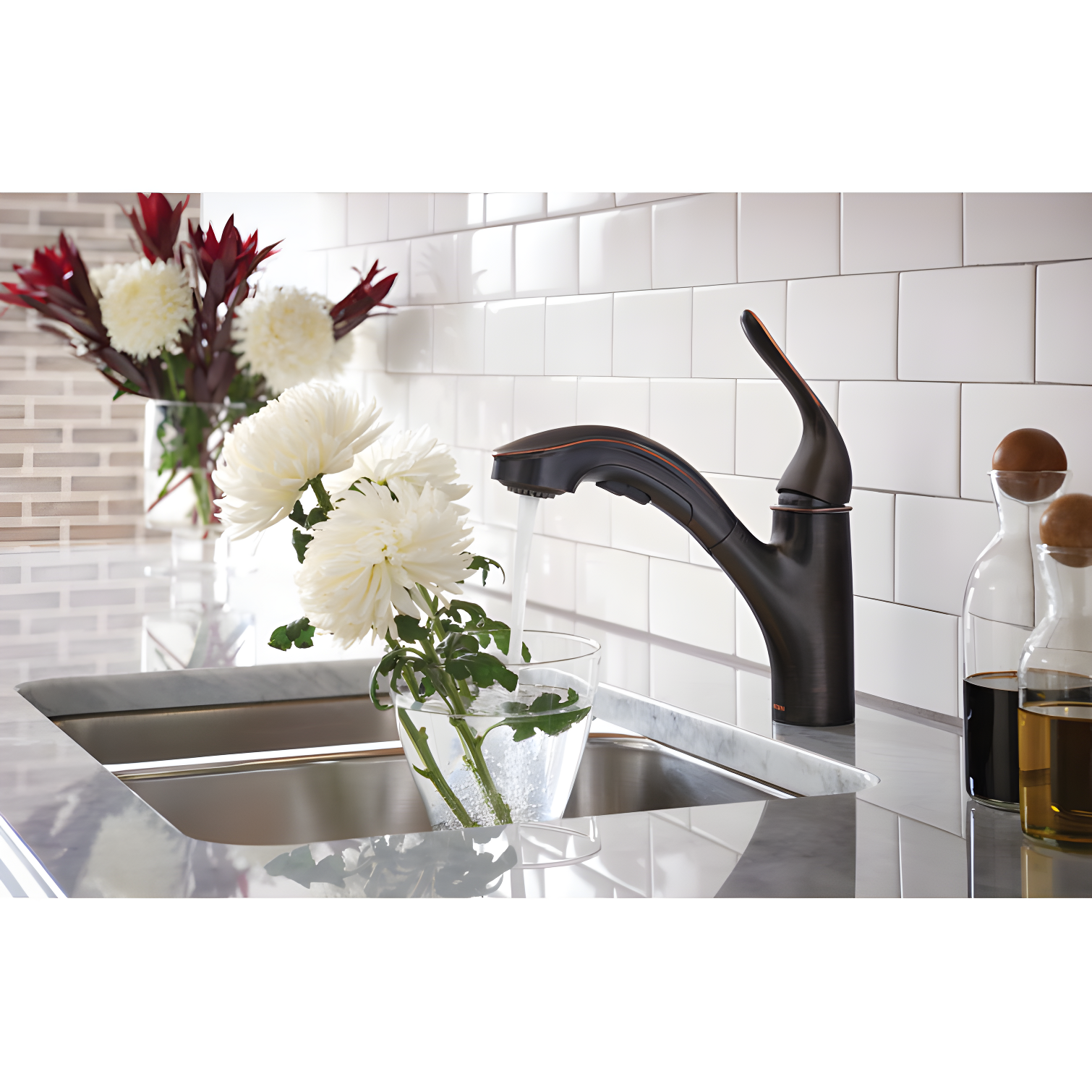 Mediterranean Bronze Single-Handle Pull-Out Kitchen Faucet