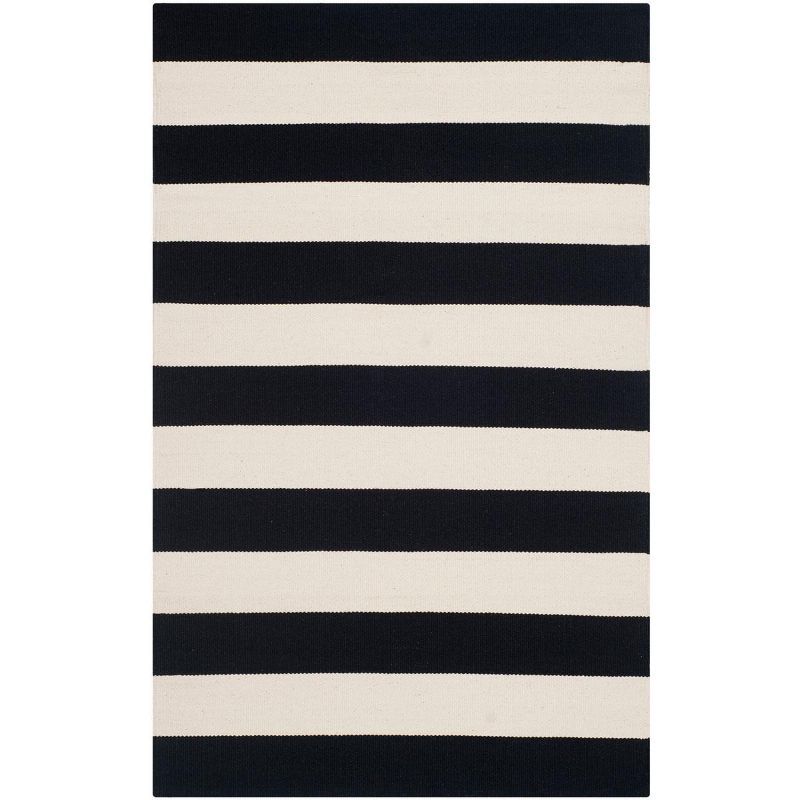 Coastal Charm Black and Ivory Cotton Flat-Weave 2'6" x 4' Rug