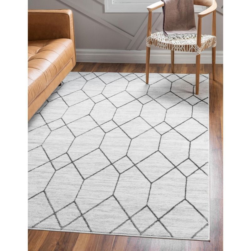 White Synthetic Trellis Rectangular Indoor Area Rug 8' x 10'