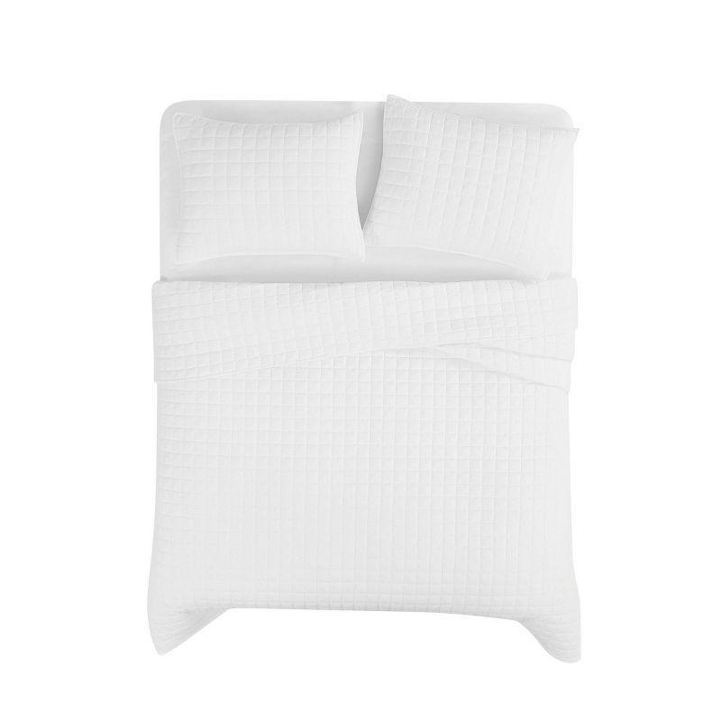 White Full/Queen Linen Quilt Set with Triangle Flap Closure