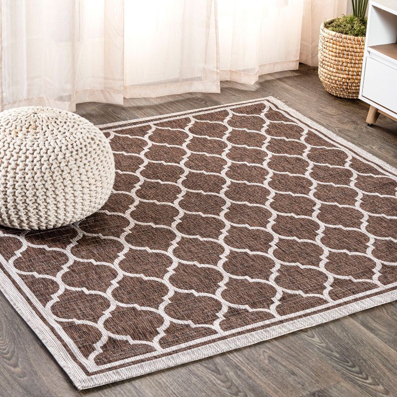 Espresso and Taupe Trellis 5' Square Synthetic Flat Woven Rug