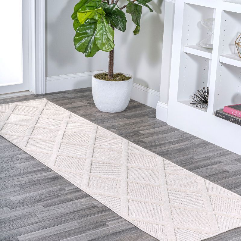 Mediterranean Ivory Trellis 2x8 Indoor/Outdoor Synthetic Rug