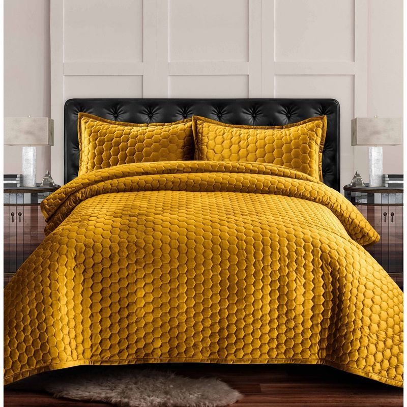 Gold Twin Velvet Reversible Honeycomb Quilt Set