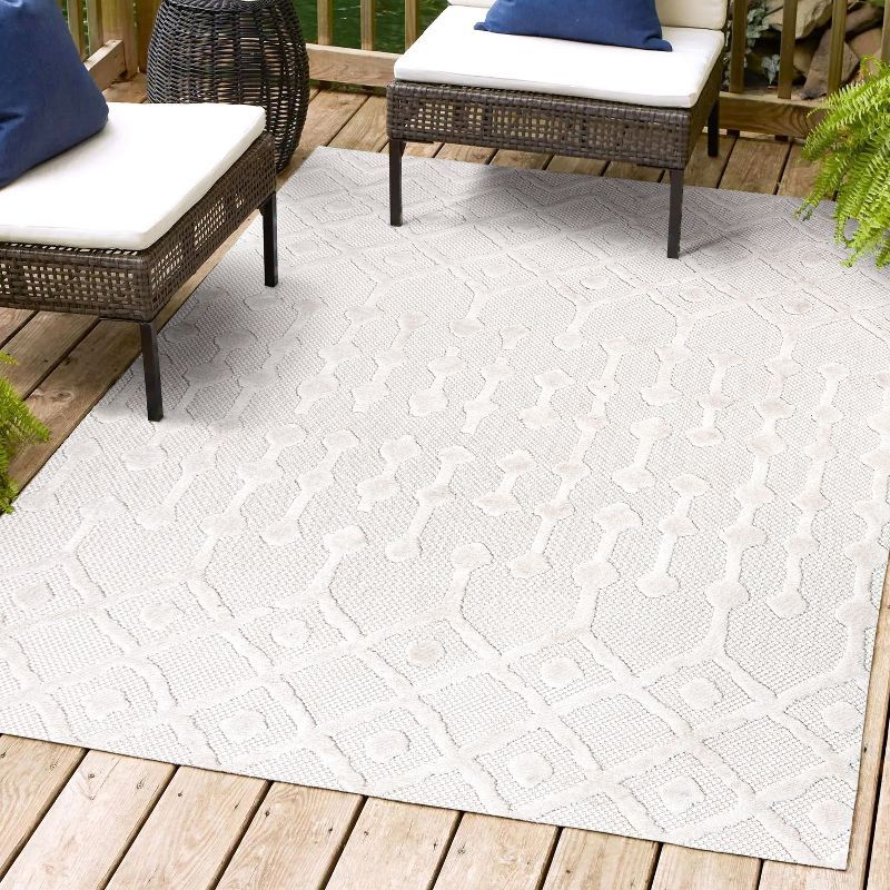 Ivory Diamond 4' x 6' Handmade Synthetic Indoor/Outdoor Rug