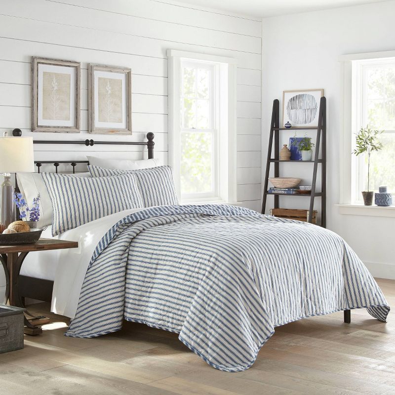 Ivory and Navy Cotton Full Quilt Set with Shams