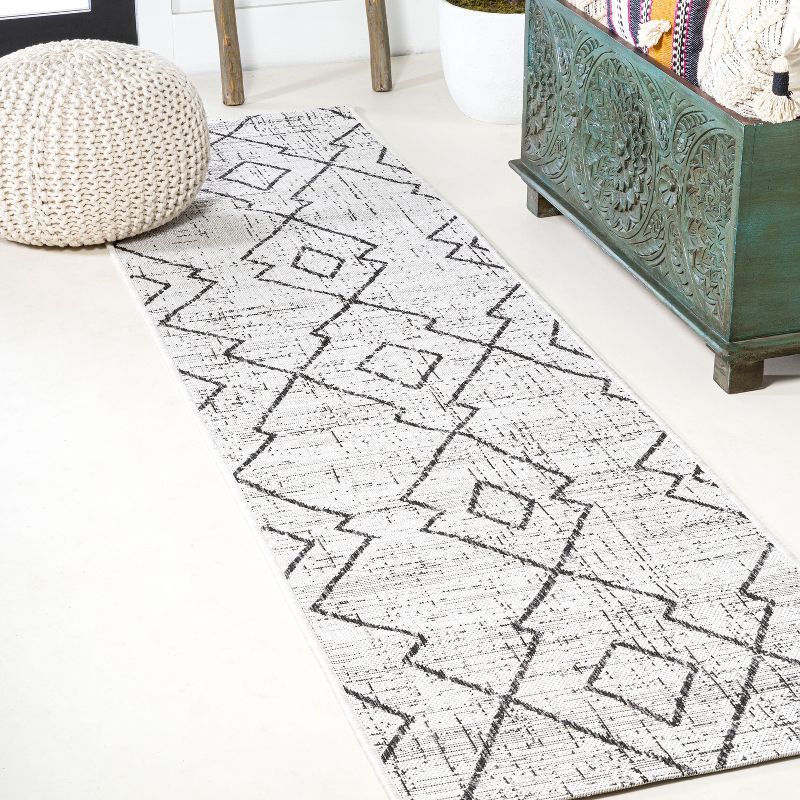 Mid-Century Modern Tribal Diamond Trellis Rug in Black/Ivory