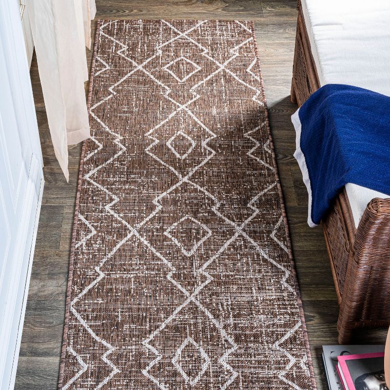 Brown and Beige Diamond Trellis Indoor/Outdoor Runner Rug