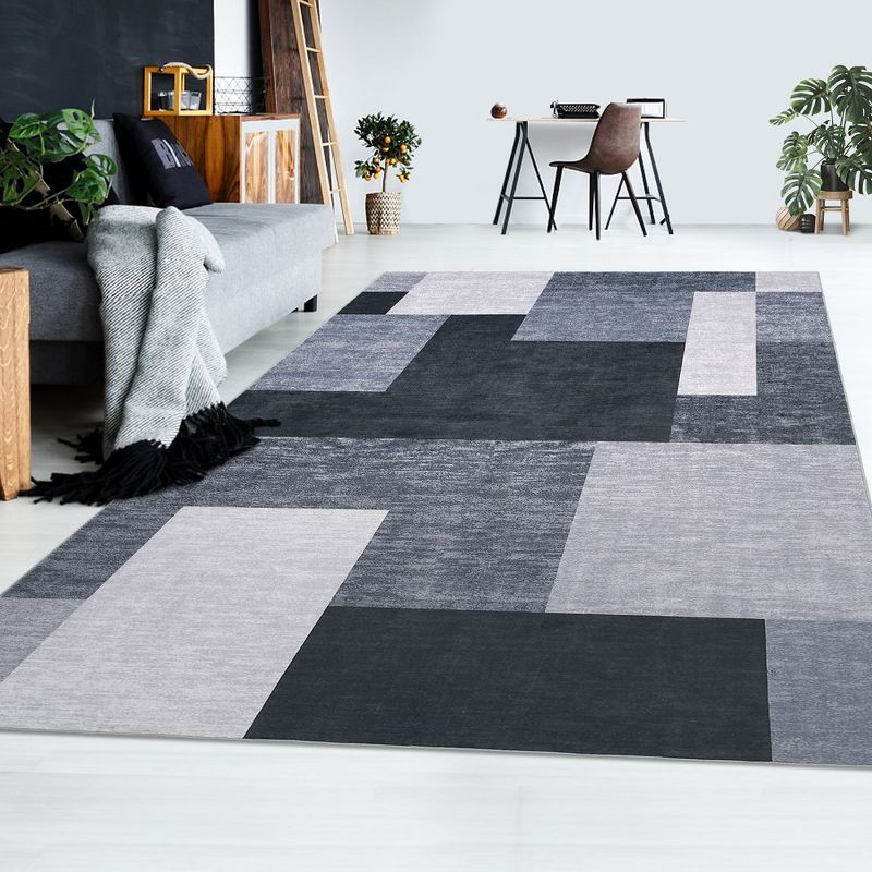 Gray Geometric Washable Synthetic 4' x 6' Area Rug