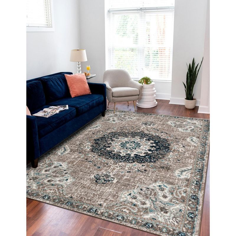 Alexis Penrose Gray Medallion 3'3" x 5'3" Synthetic Area Rug