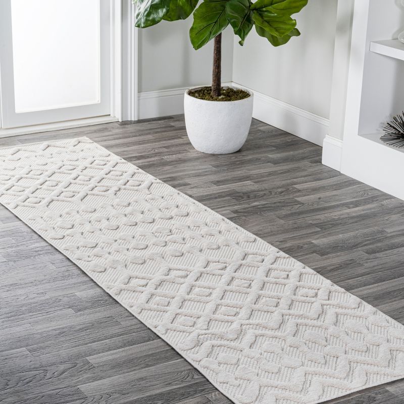 Ivory Geometric Non-Slip Synthetic Indoor/Outdoor Rug