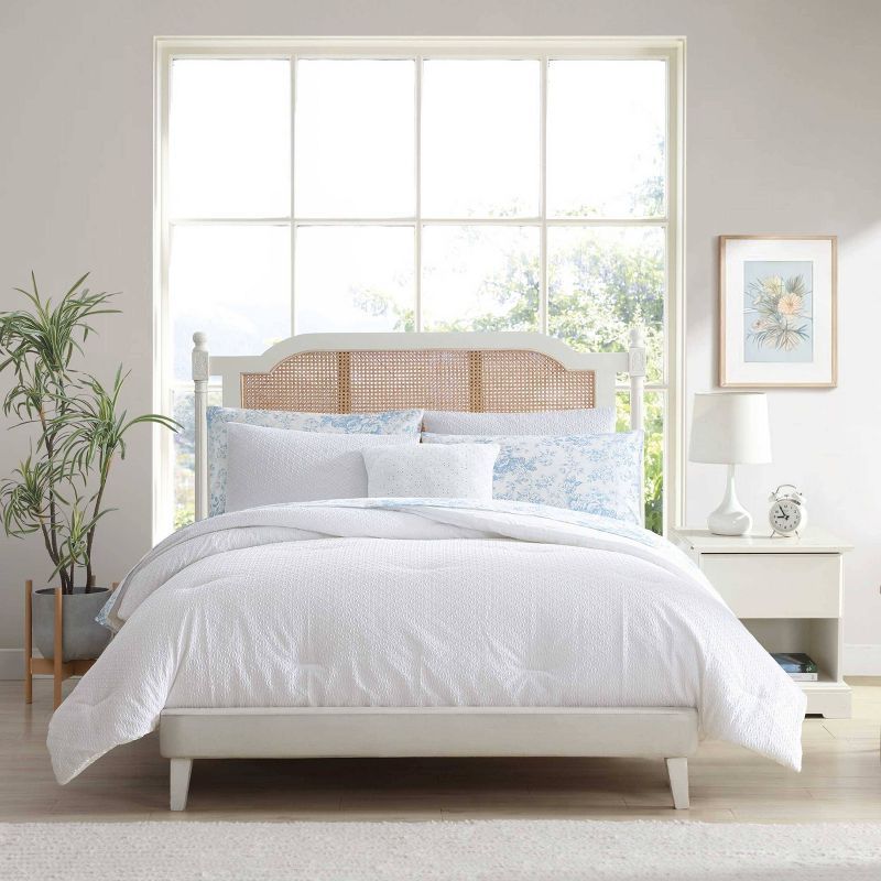 Full White Microfiber Reversible Bedspread Set with Decorative Pillow