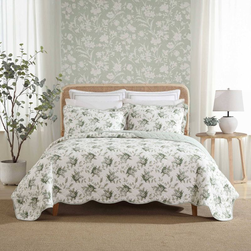 King Size White Cotton Reversible Quilt Set with Scallop Edge