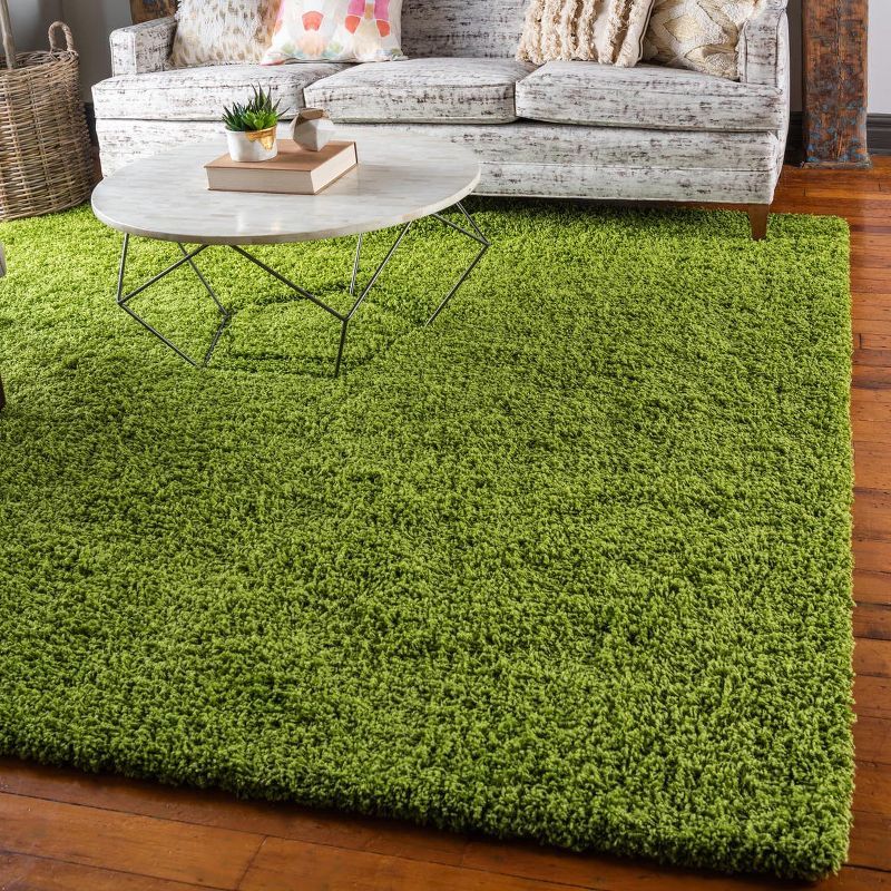 Lush Green Square Synthetic Shag Rug 8'x8' - Reversible & Easy Care