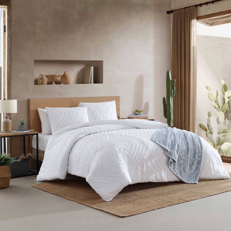 Full/Queen White Microfiber Reversible Comforter Set with Shams