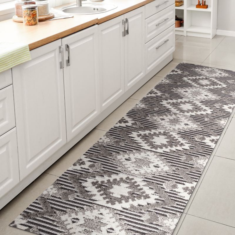 Modern Geometric Gray/White/Black Synthetic Indoor/Outdoor Area Rug