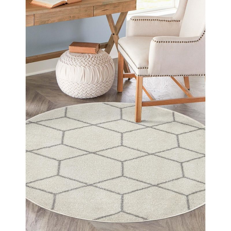 Ivory Trellis Elegance 6' Round Synthetic Area Rug