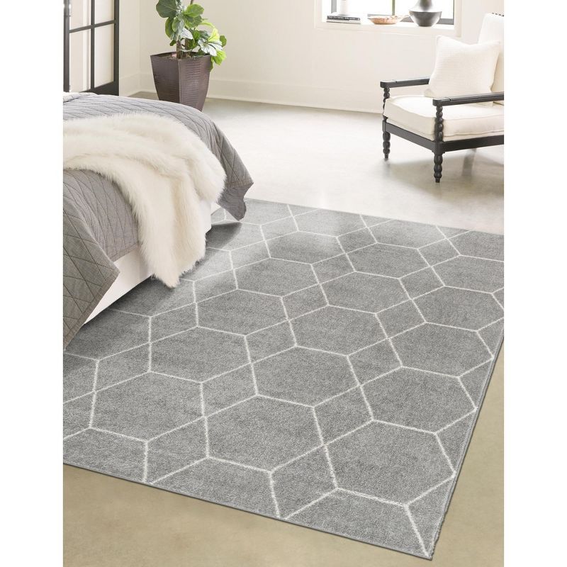 Light Gray and Ivory Trellis Synthetic 10x13 Rug