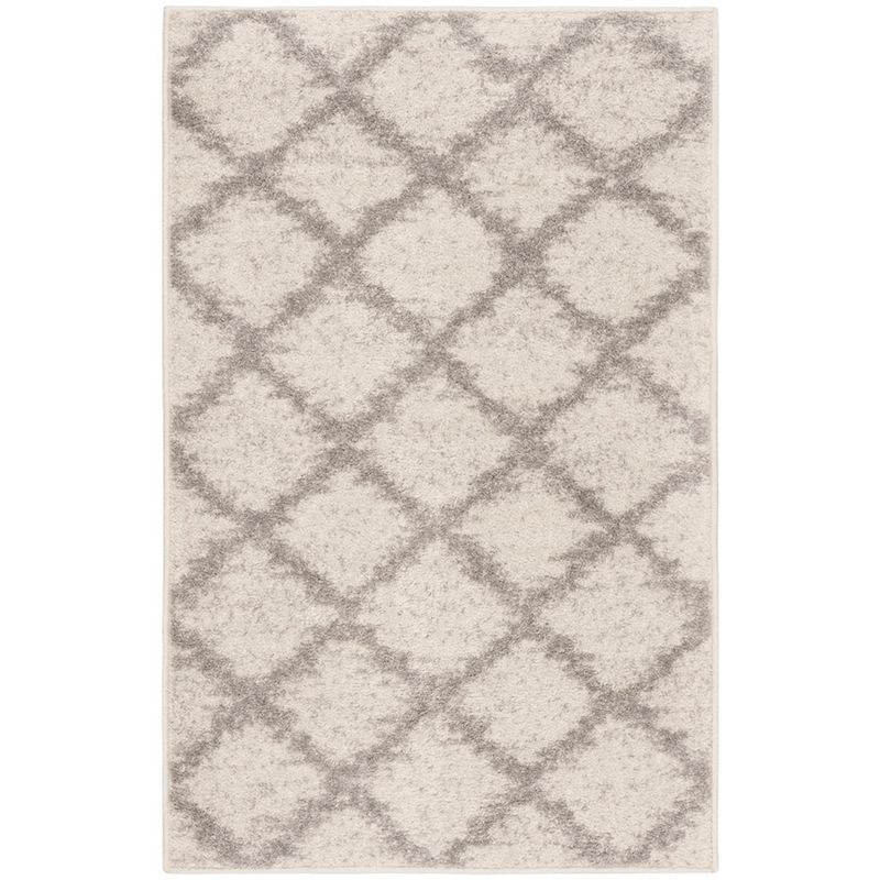 Ivory and Silver Geometric Diamond Area Rug 2'6" x 4'