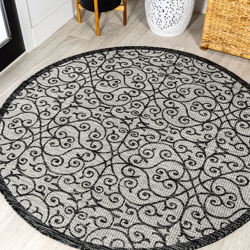 Madrid Vintage 5' Round Gray and Black Synthetic Area Rug