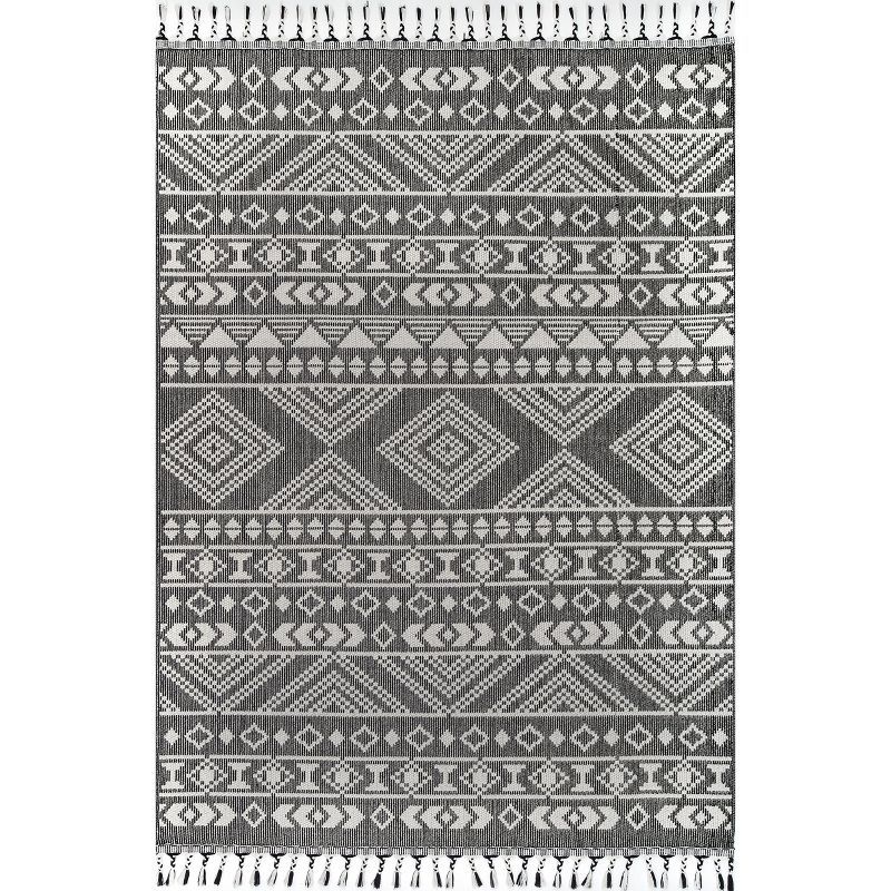 Gray Tribal Flatweave Synthetic Area Rug, 5' x 8'