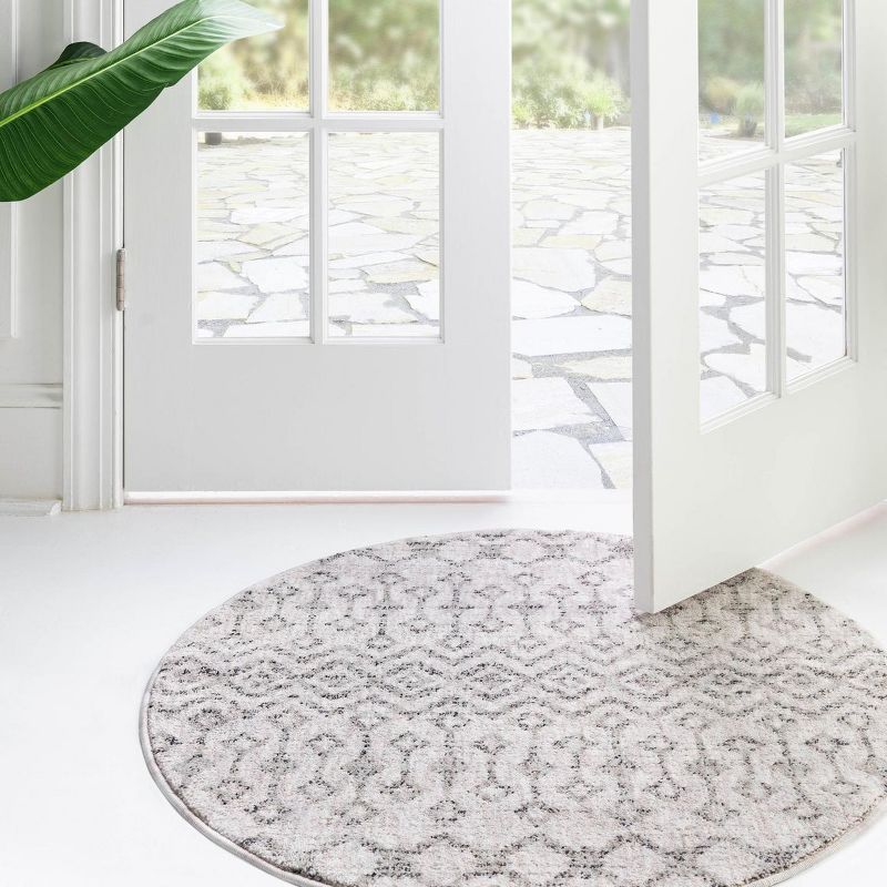 Ivory Round Trellis Stain-Resistant Synthetic Area Rug