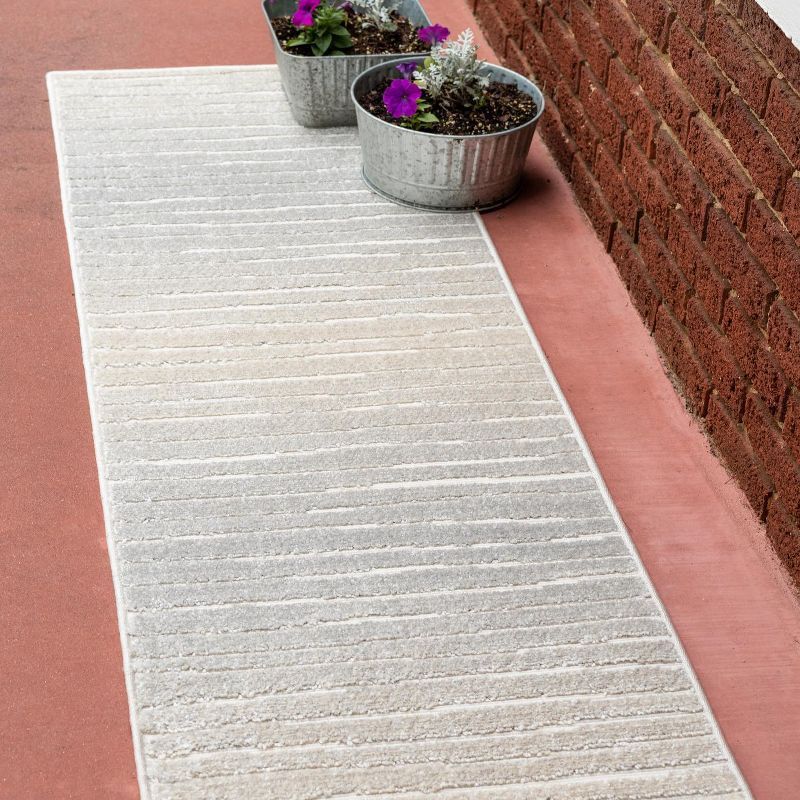 Easy-Care Stain-Resistant Light Gray Synthetic Outdoor Runner