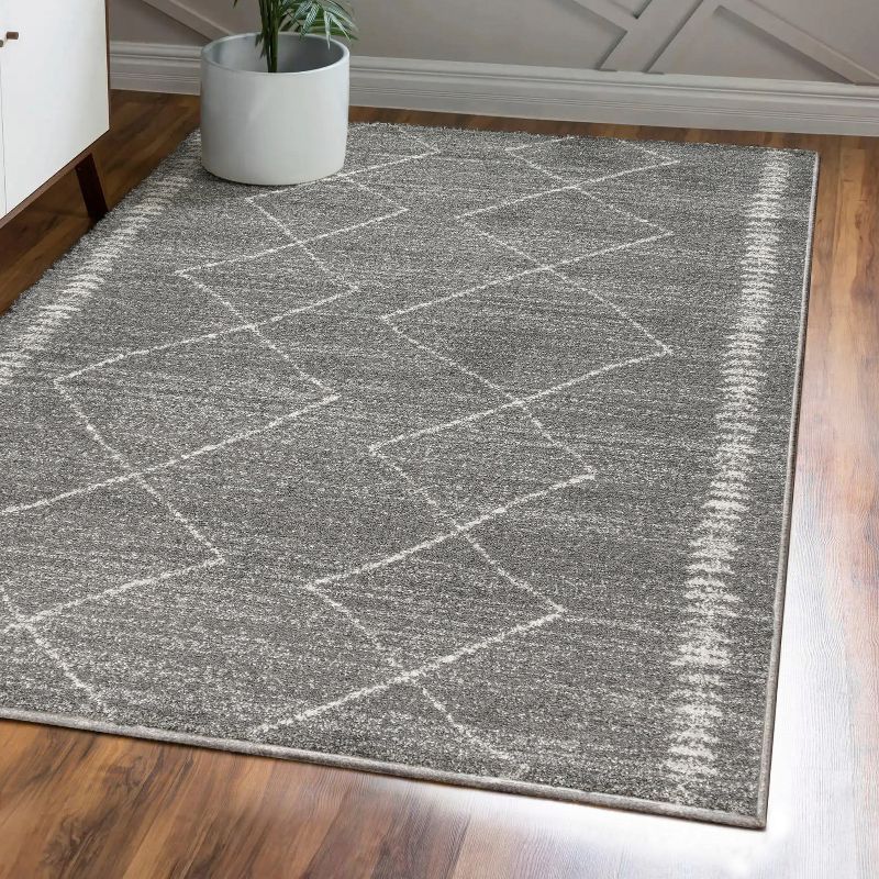 Gray Geometric 4' x 6' Reversible Synthetic Area Rug
