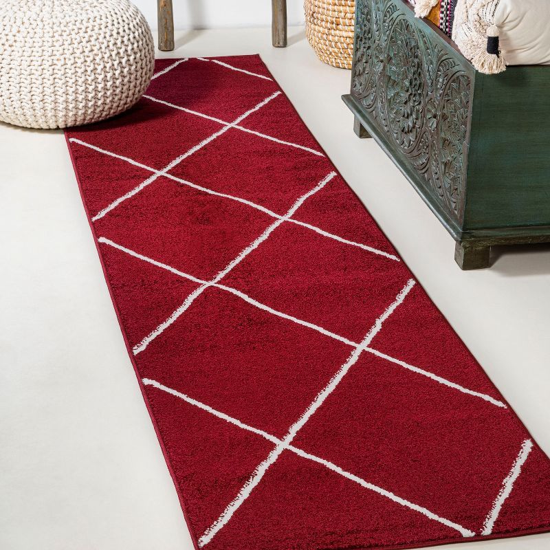 Reversible Diamond Trellis Red/White Synthetic Area Rug