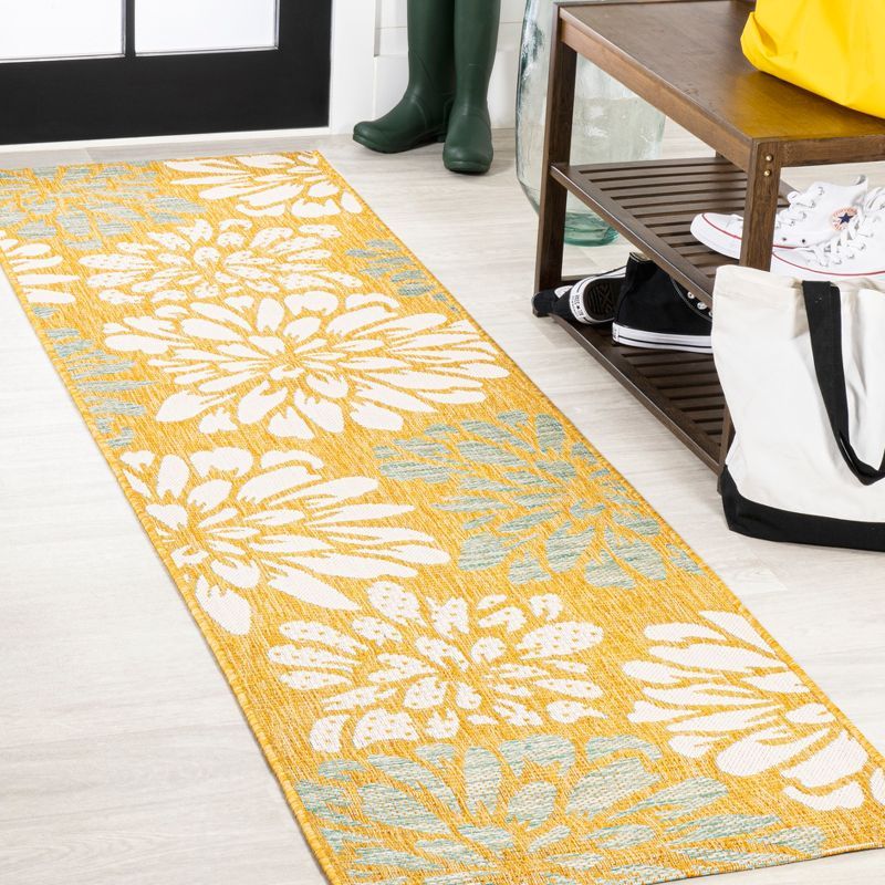 Reversible Floral Yellow/Cream Synthetic Indoor/Outdoor Area Rug