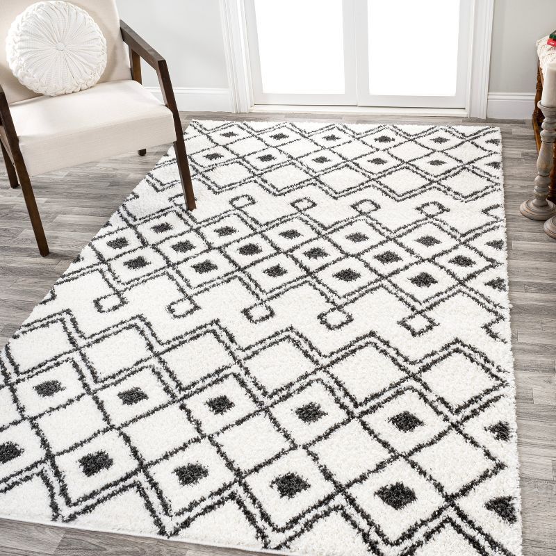 3'x5' Black and White Moroccan Diamond Shag Area Rug