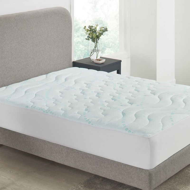 Queen Size White Quilted Cooling Mattress Pad with Deep Pockets