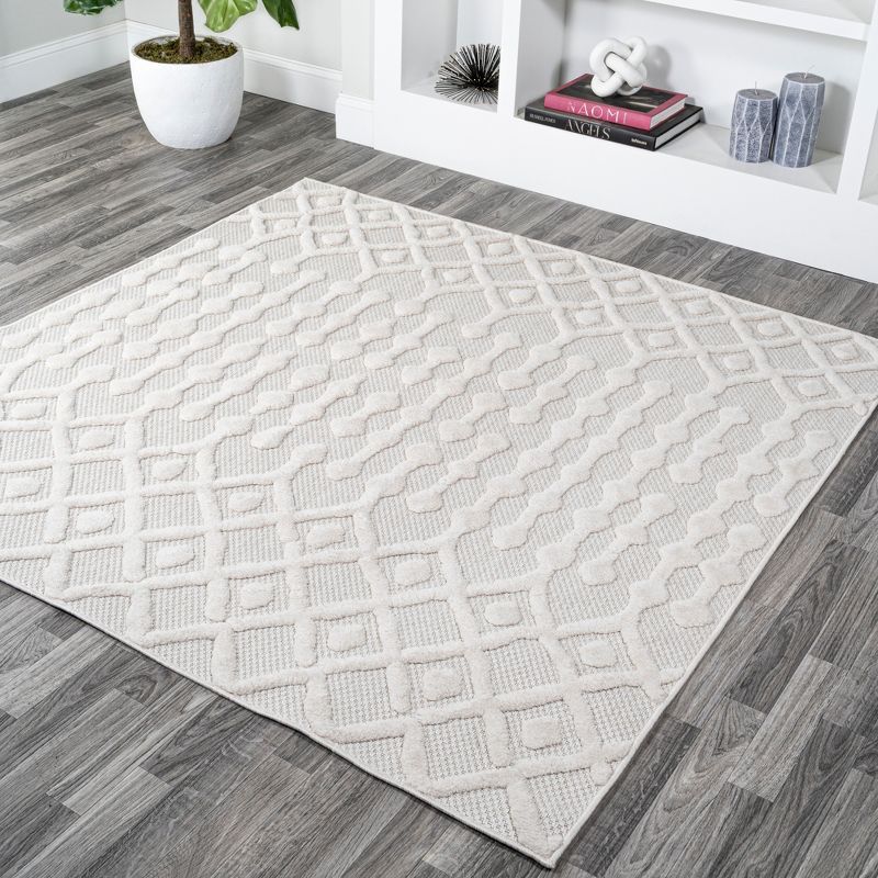 Ivory Geometric Diamond Synthetic 5' Square Indoor/Outdoor Rug