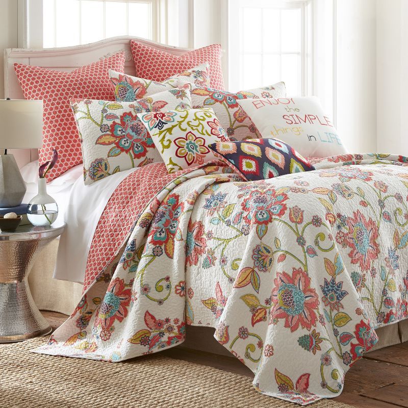 Reversible Full Cotton Quilt Set in White with Floral Design