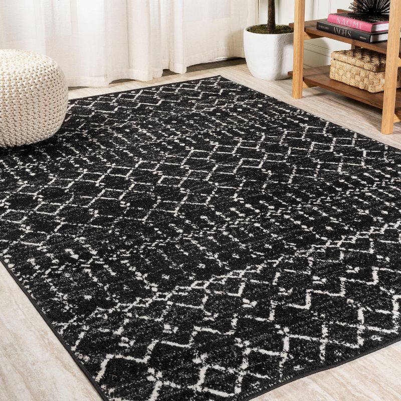 Reversible Black/Ivory Trellis Synthetic 3' x 5' Area Rug