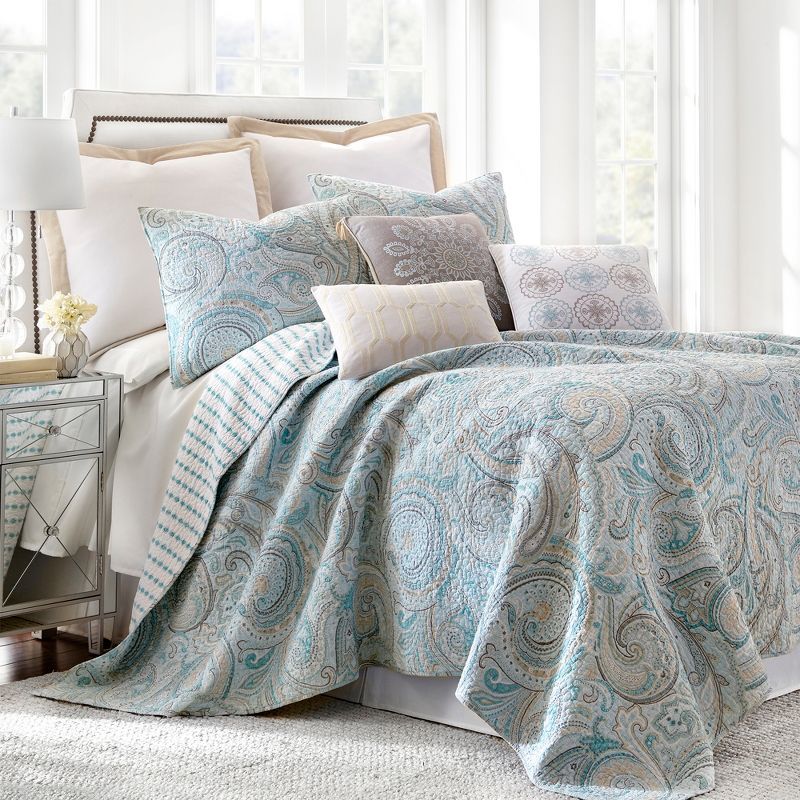 Blue Twin Reversible Cotton Quilt Set with Paisley Pattern